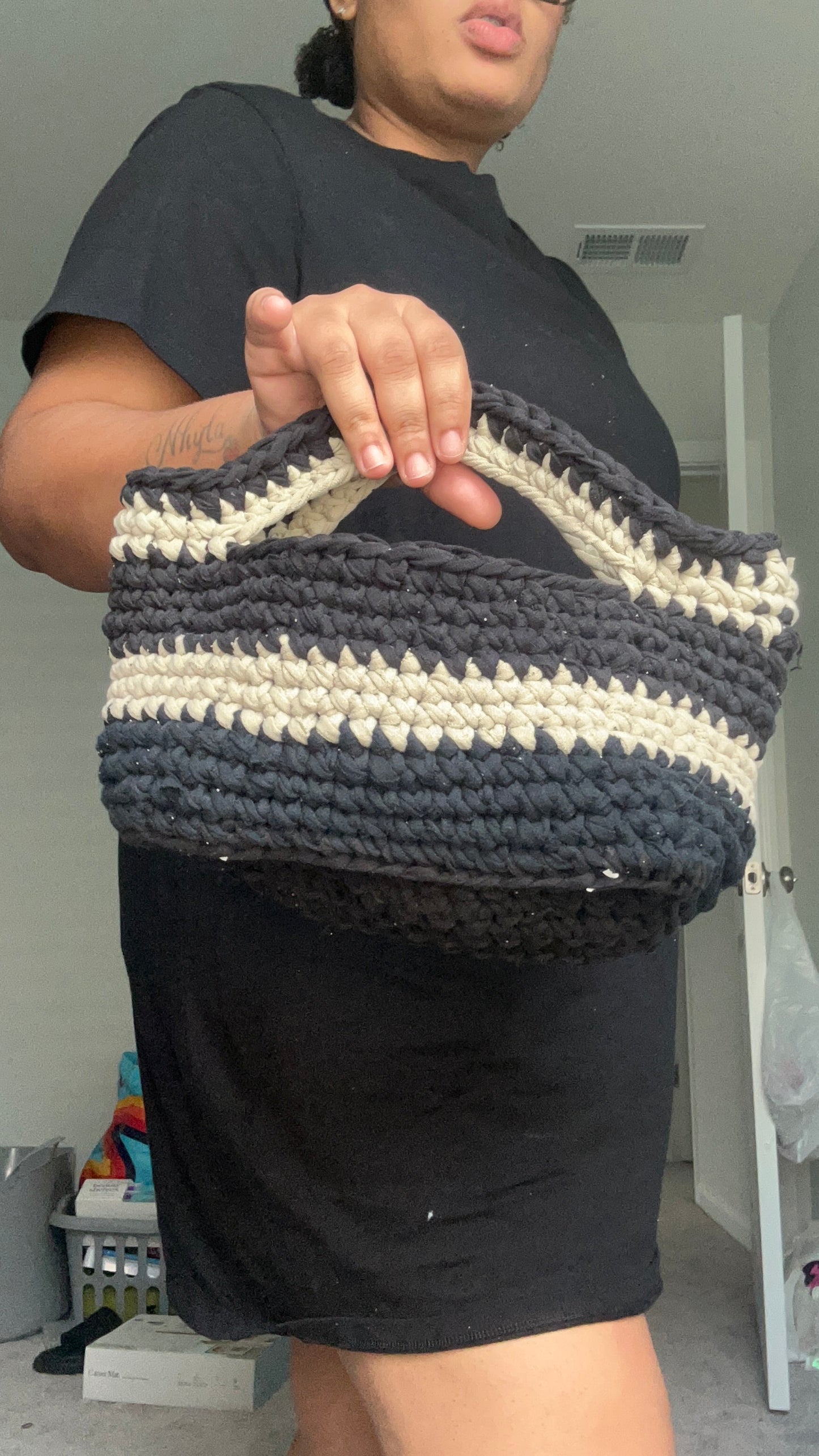 Autumn’s Night Tshirt crochet bag